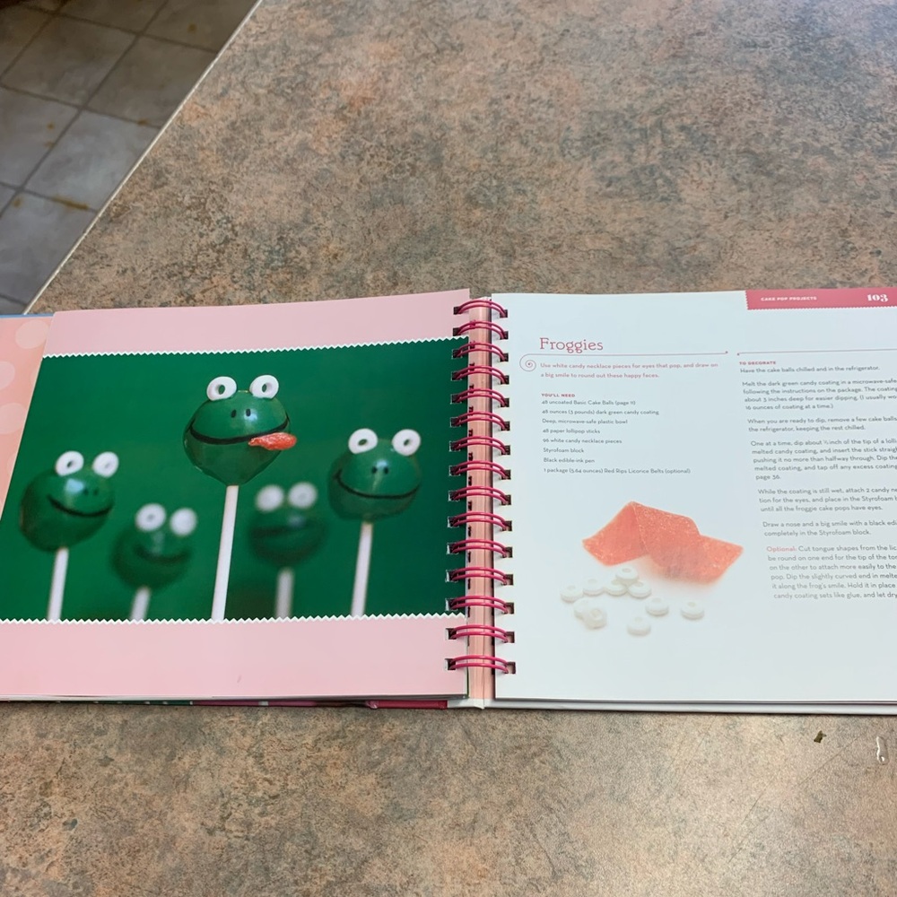 Bakerella Cake Pop Cookbook - Picture 11 of 16